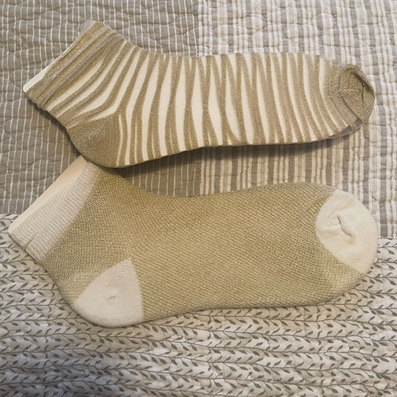 11 different varieties of socks. M/L - Picture 5 of 5